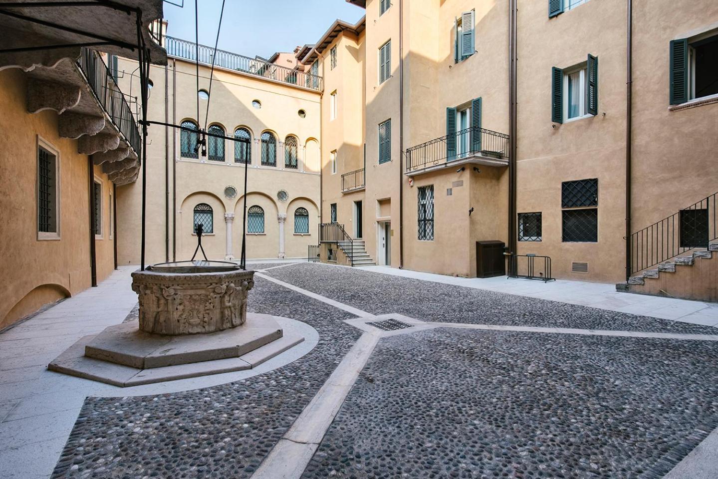 Palazzo Confalonieri Da Lisca Верона Екстер'єр фото