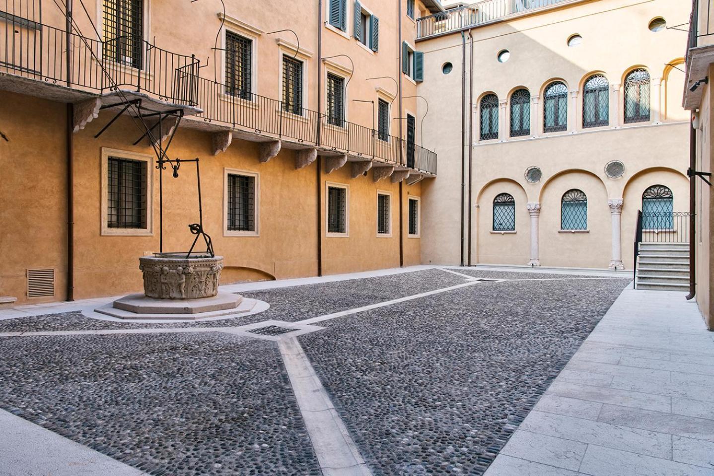 Palazzo Confalonieri Da Lisca Верона Екстер'єр фото