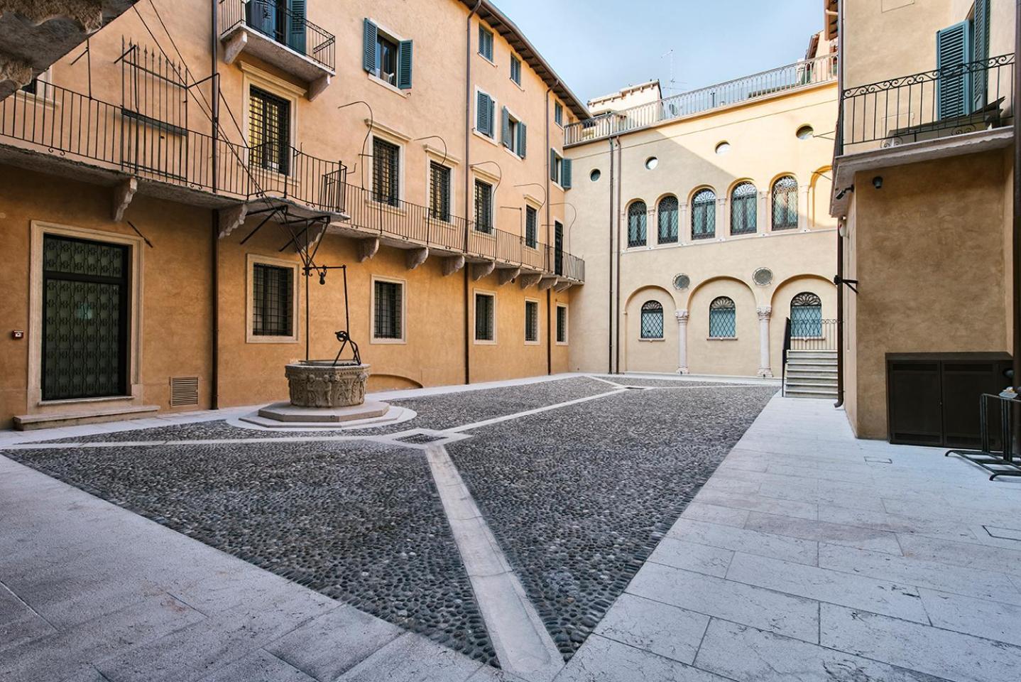 Palazzo Confalonieri Da Lisca Верона Екстер'єр фото